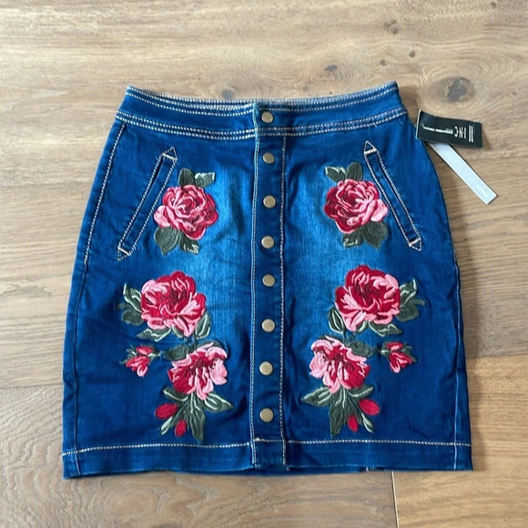 INC Embroidered Denim Mini Skirt Size 2P NWT - Picture 2 of 7